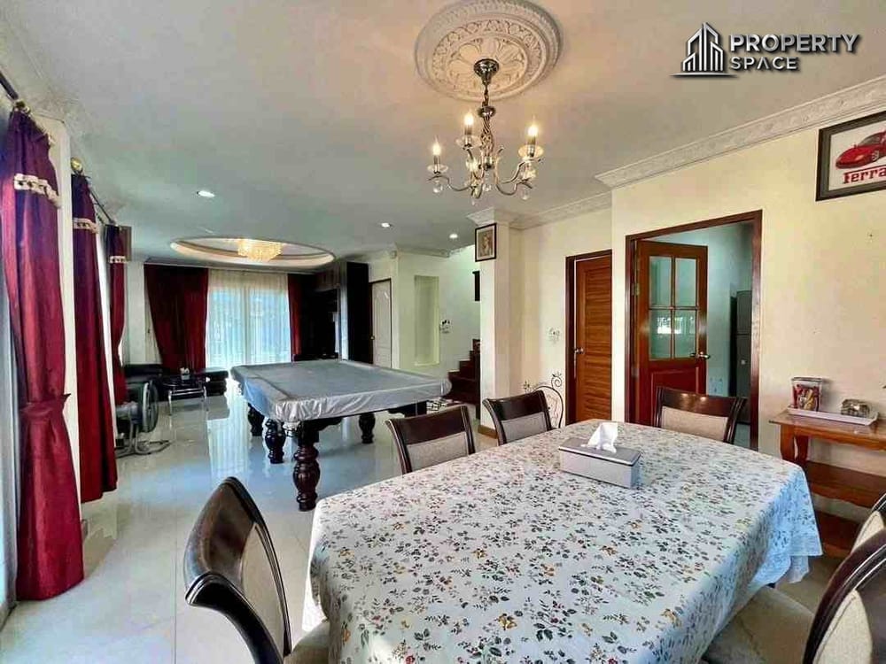 Spacious 2-Storey Pool Villa with 4 Bedrooms in South Pattaya – For Sale and Rent Image 9
