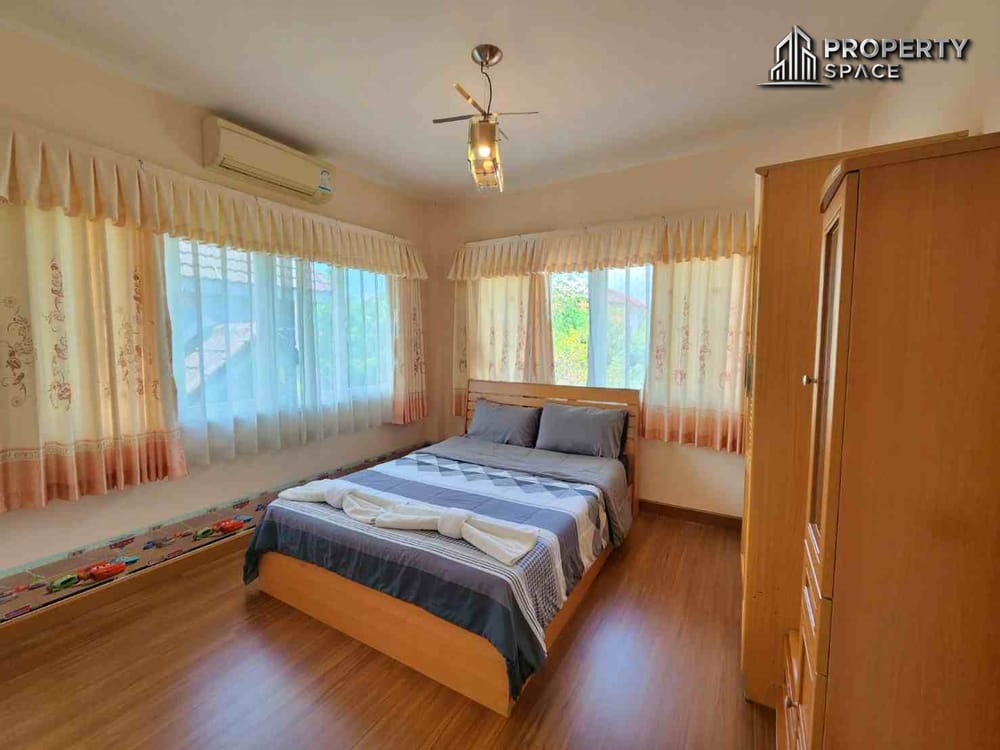 Spacious 2-Storey Pool Villa with 4 Bedrooms in South Pattaya – For Sale and Rent Image 22