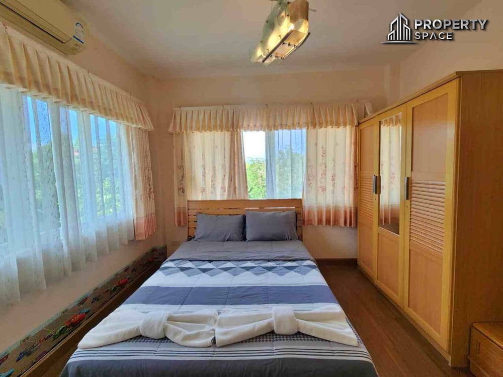 Spacious 2-Storey Pool Villa with 4 Bedrooms in South Pattaya – For Sale and Rent Image 21
