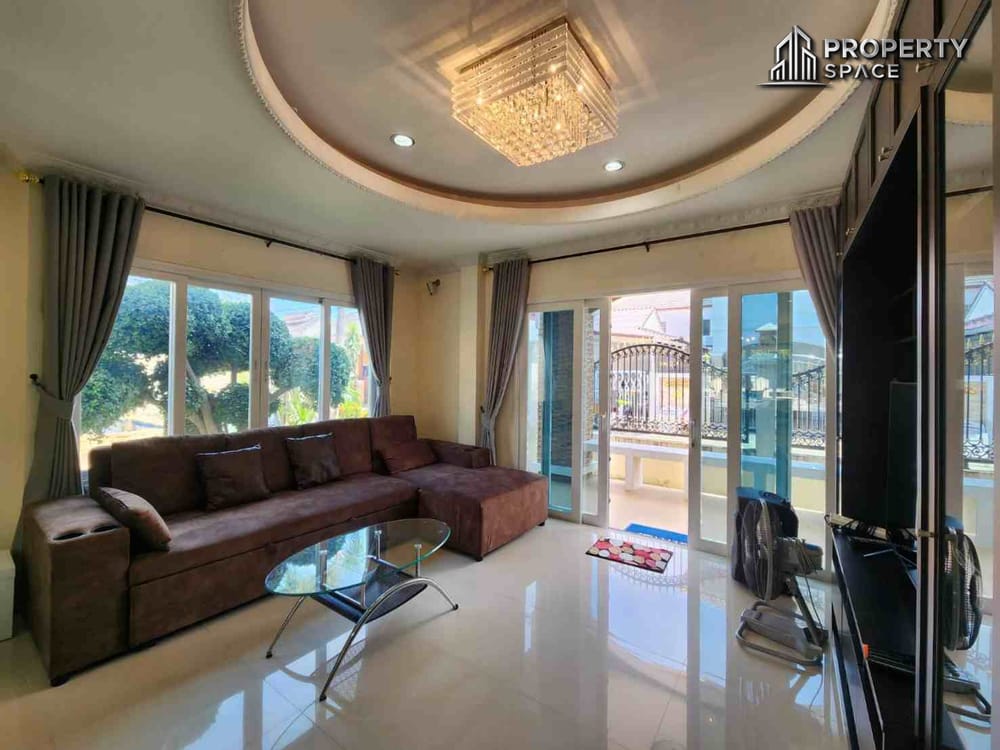 Spacious 2-Storey Pool Villa with 4 Bedrooms in South Pattaya – For Sale and Rent Image 7