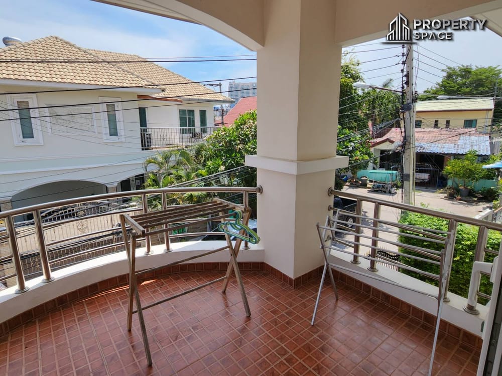 Spacious 2-Storey Pool Villa with 4 Bedrooms in South Pattaya – For Sale and Rent Image 27