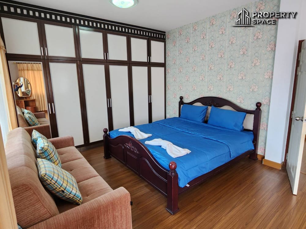 Spacious 2-Storey Pool Villa with 4 Bedrooms in South Pattaya – For Sale and Rent Image 25