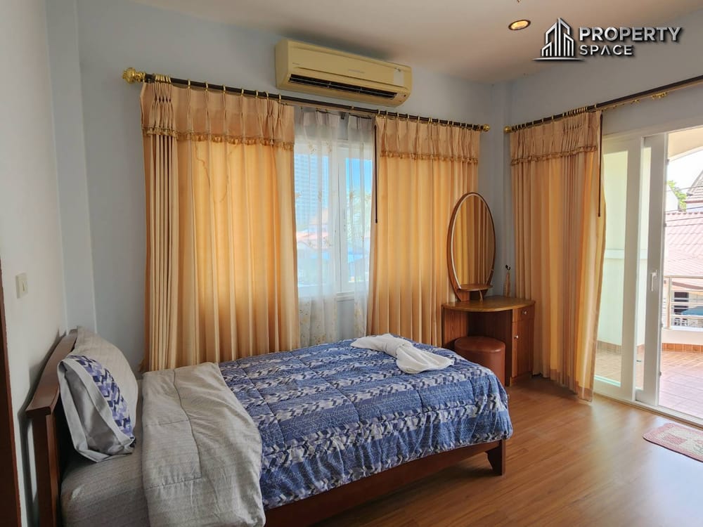 Spacious 2-Storey Pool Villa with 4 Bedrooms in South Pattaya – For Sale and Rent Image 26