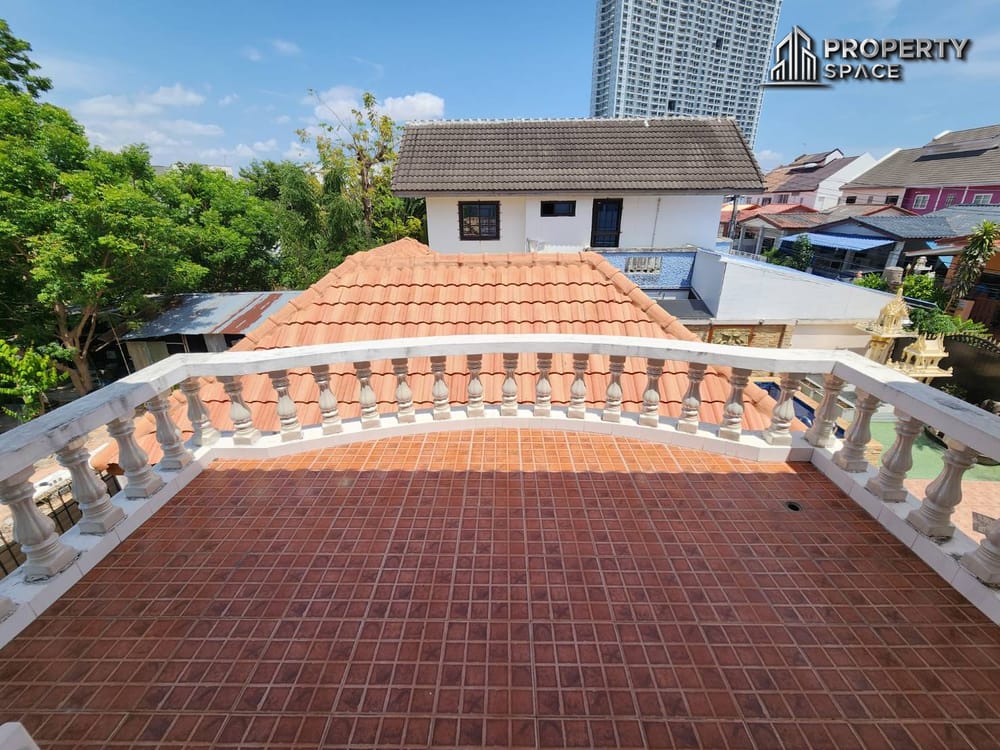 Spacious 2-Storey Pool Villa with 4 Bedrooms in South Pattaya – For Sale and Rent Image 32