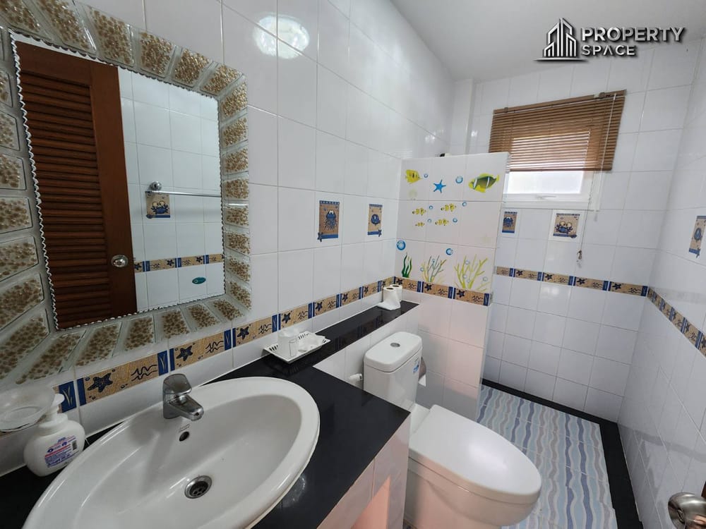 Spacious 2-Storey Pool Villa with 4 Bedrooms in South Pattaya – For Sale and Rent Image 15
