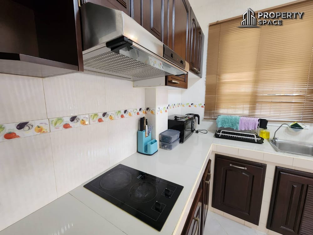 Spacious 2-Storey Pool Villa with 4 Bedrooms in South Pattaya – For Sale and Rent Image 14