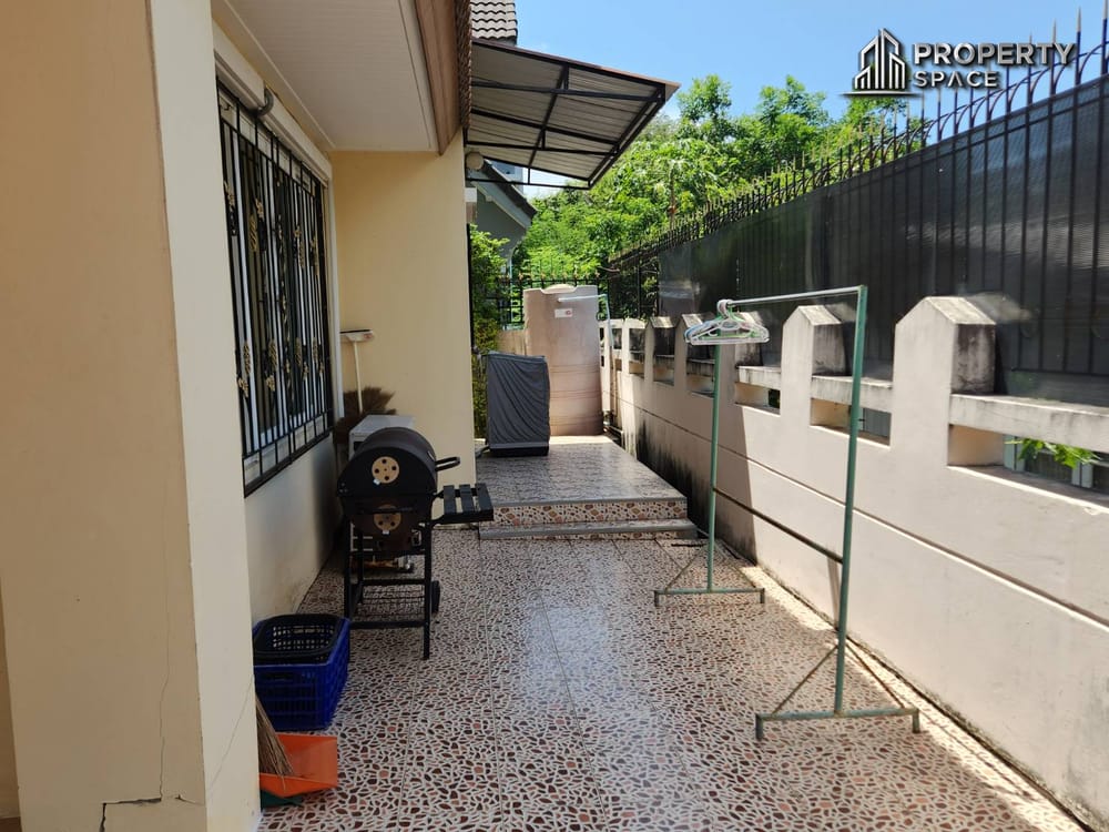 Spacious 2-Storey Pool Villa with 4 Bedrooms in South Pattaya – For Sale and Rent Image 37