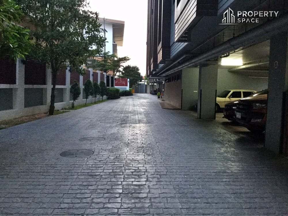 Quiet Corner Living! 1-Bedroom Condo In Na Lanna Condominium Pattaya For Rent  Image 11