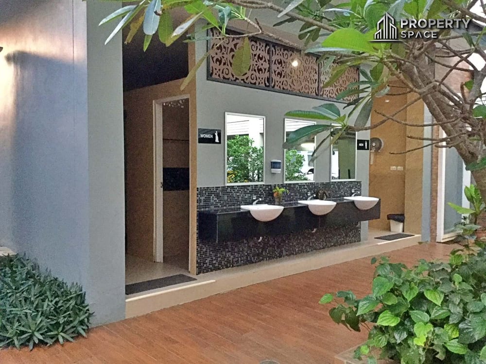 Quiet Corner Living! 1-Bedroom Condo In Na Lanna Condominium Pattaya For Rent  Image 12