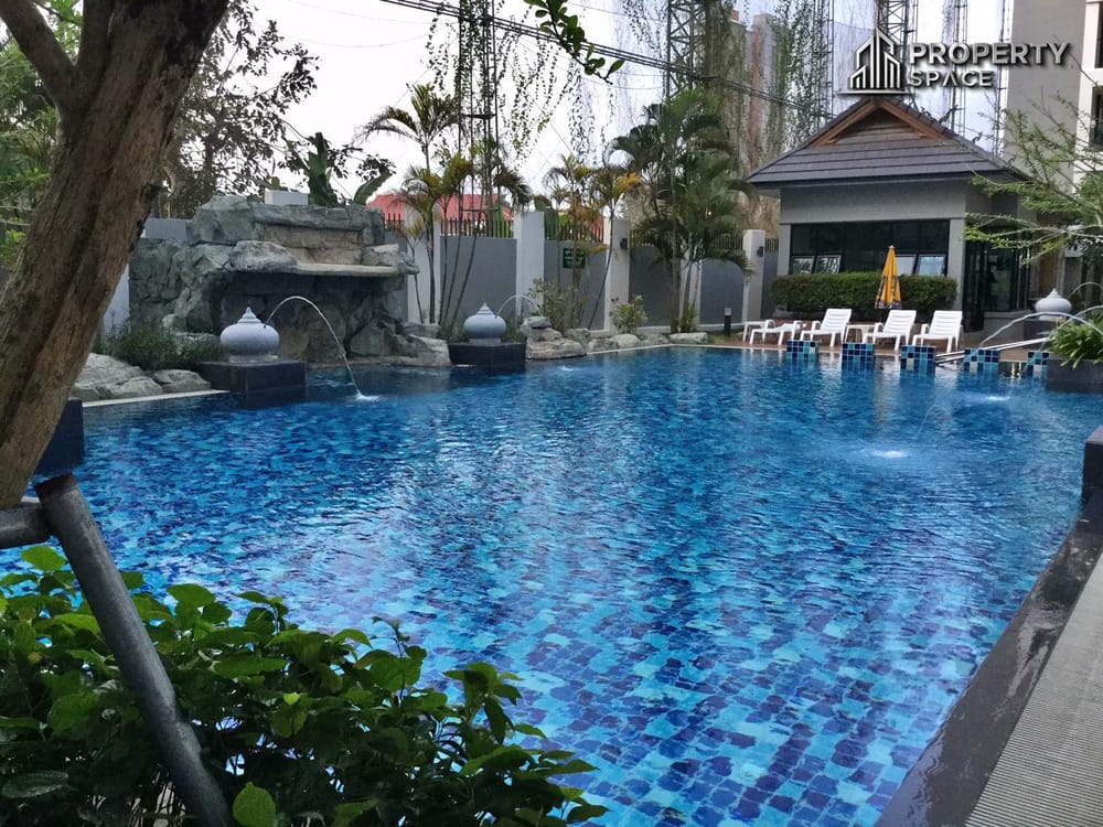 Quiet Corner Living! 1-Bedroom Condo In Na Lanna Condominium Pattaya For Rent  Image 1