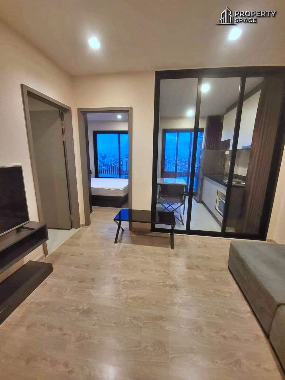 1 Bedroom In The Base Central Pattaya For Sale Image 3