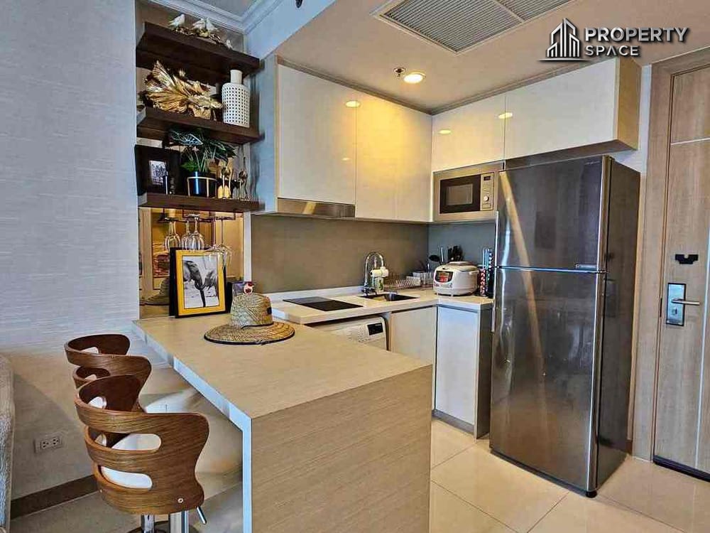 High-Floor 1-Bedroom Sea View Condo for Rent at The Riviera Wongamat Image 6
