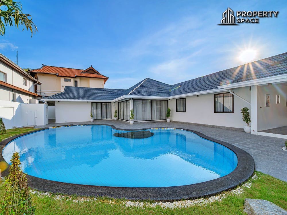 Modern Luxury 3 Bedroom Pool Villa In Mabprachan Pattaya For Sale Image 1
