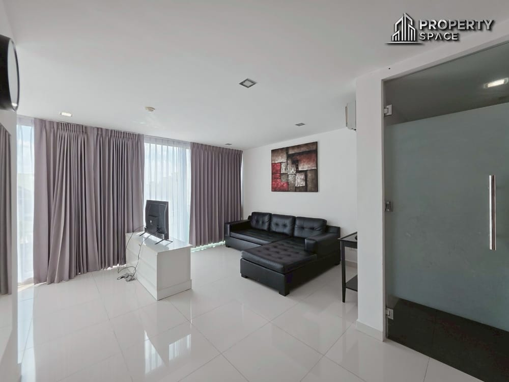 Hot Deal! 1-Bedroom Condo Near The Beach For Sale At Club Royal Wongamat Pattaya Image 4