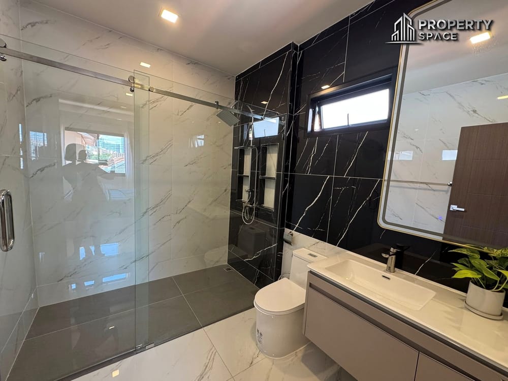 Brand New Spacious 6-Bedroom Modern Pool Villa Near Jomtien Beach For Sale Image 15