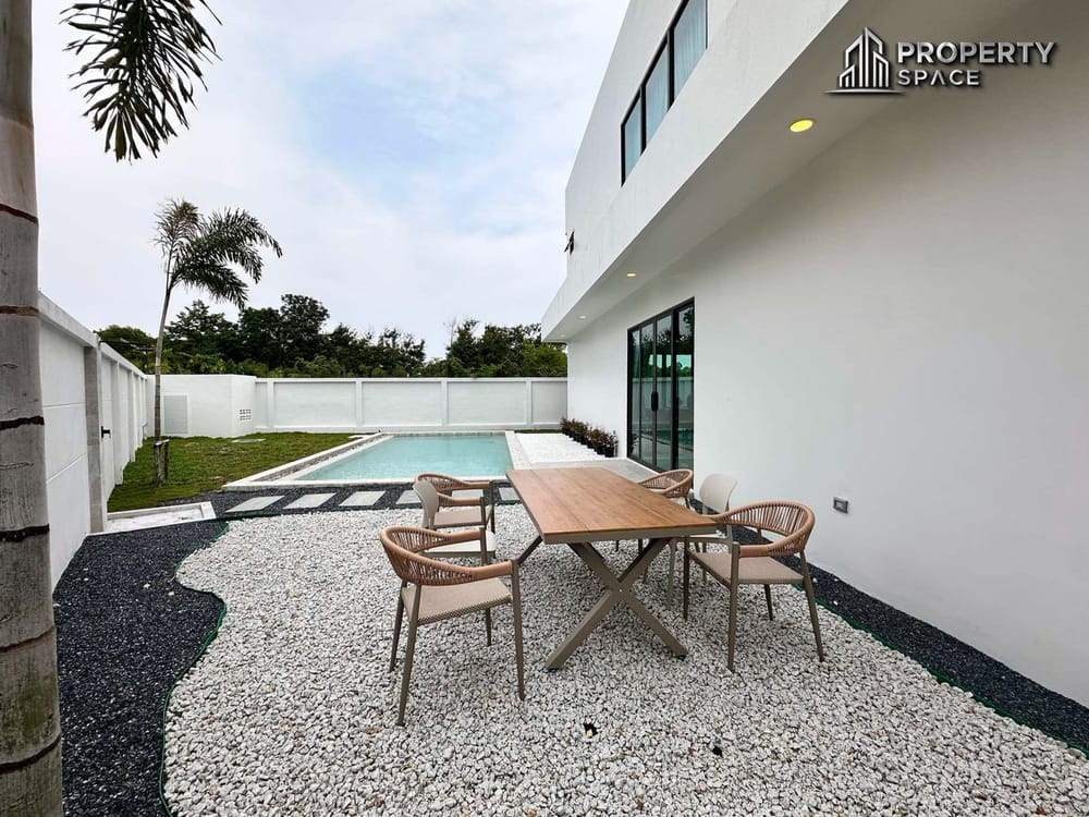 Luxurious 6 Bedroom Modern Pool Villa In East Pattaya For Sale And Rent Image 3