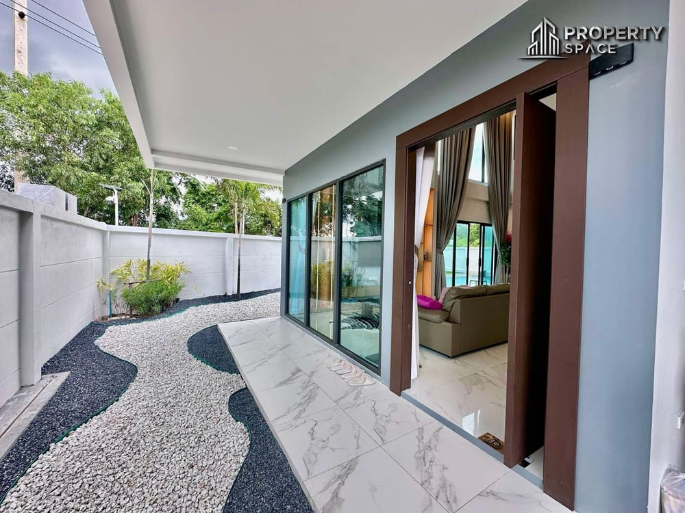 Luxurious 6 Bedroom Modern Pool Villa In East Pattaya For Sale And Rent Image 6