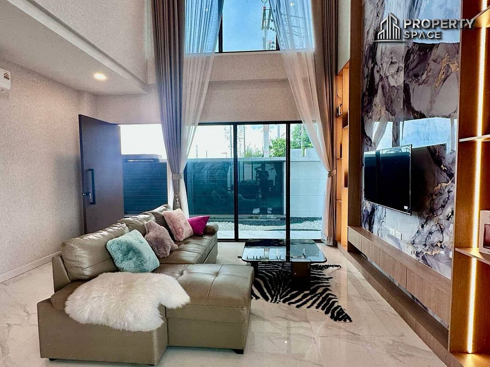 Luxurious 6 Bedroom Modern Pool Villa In East Pattaya For Sale And Rent Image 5