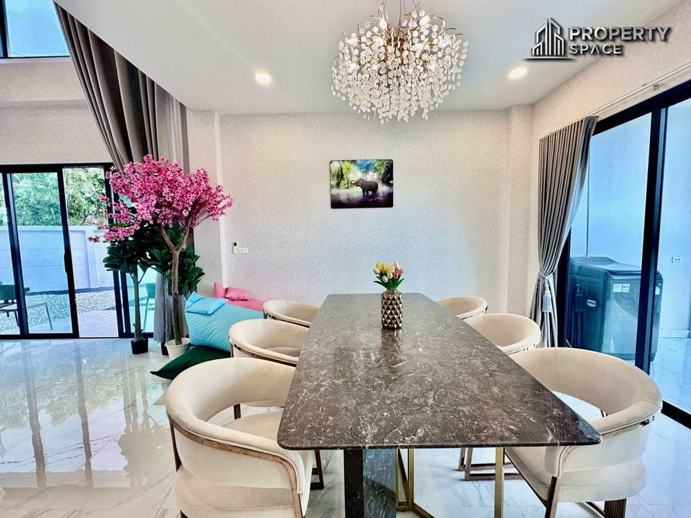 Luxurious 6 Bedroom Modern Pool Villa In East Pattaya For Sale And Rent Image 10