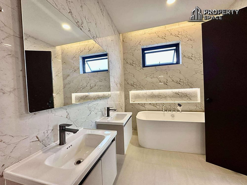 Luxurious 6 Bedroom Modern Pool Villa In East Pattaya For Sale And Rent Image 14