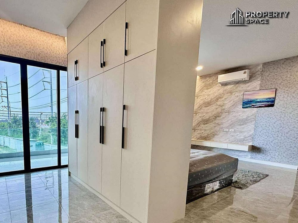 Luxurious 6 Bedroom Modern Pool Villa In East Pattaya For Sale And Rent Image 13