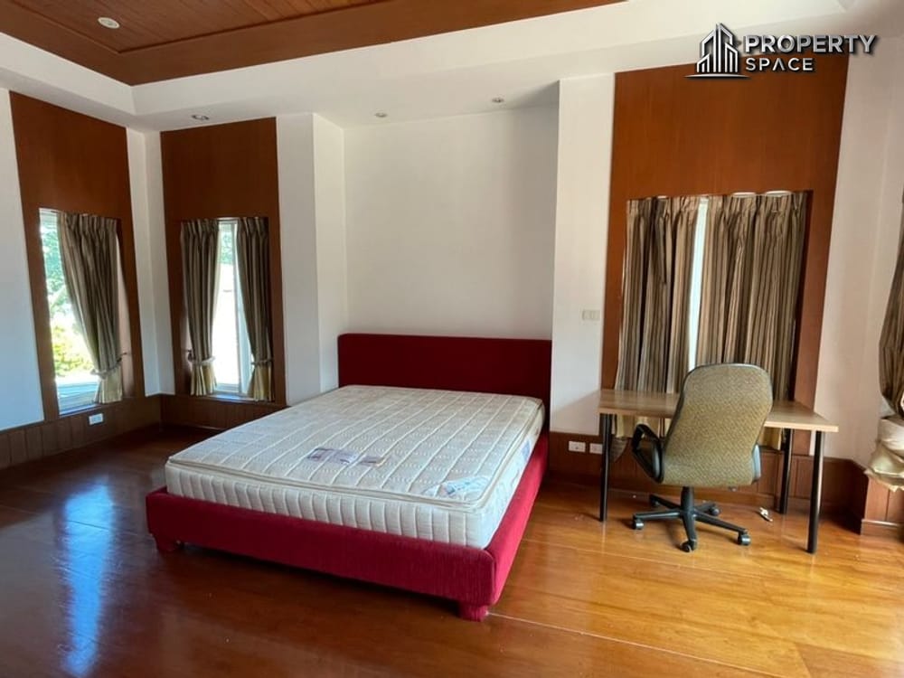 Spacious Modern Thai Style 5-Bedroom Pool Villa Near Regent International School Pattaya For Rent Image 9