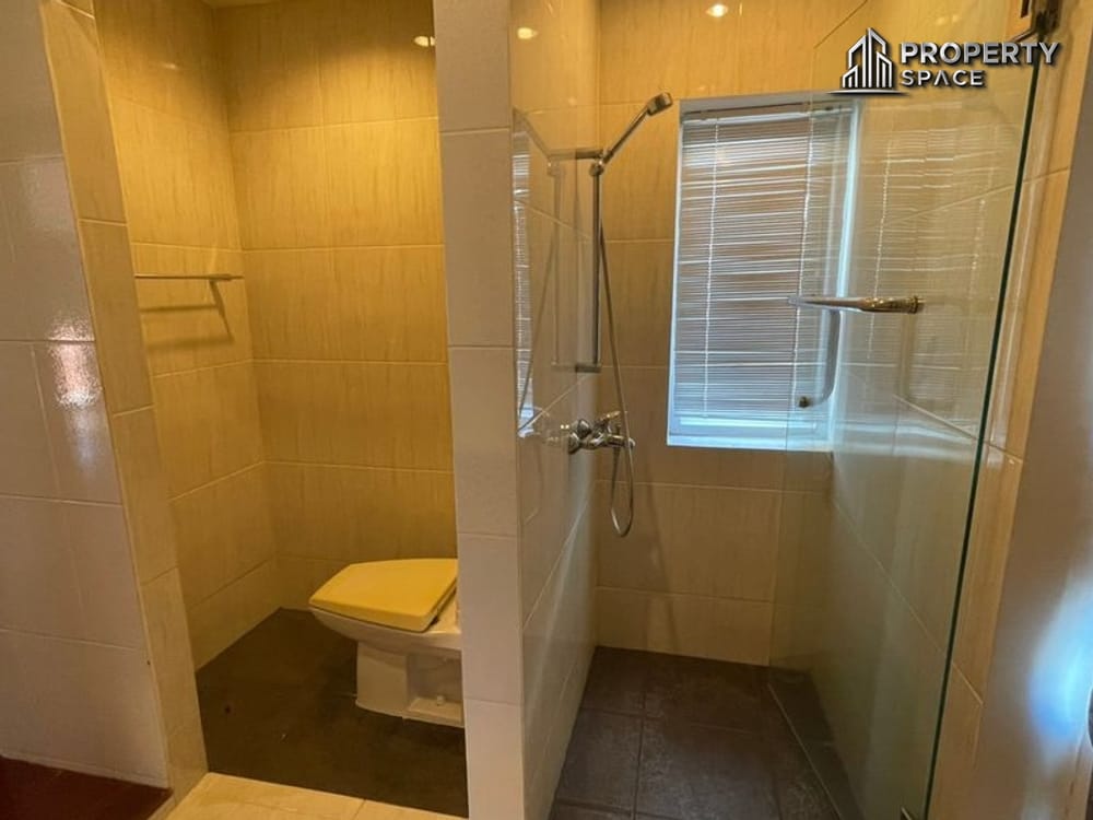 Spacious Modern Thai Style 5-Bedroom Pool Villa Near Regent International School Pattaya For Rent Image 14
