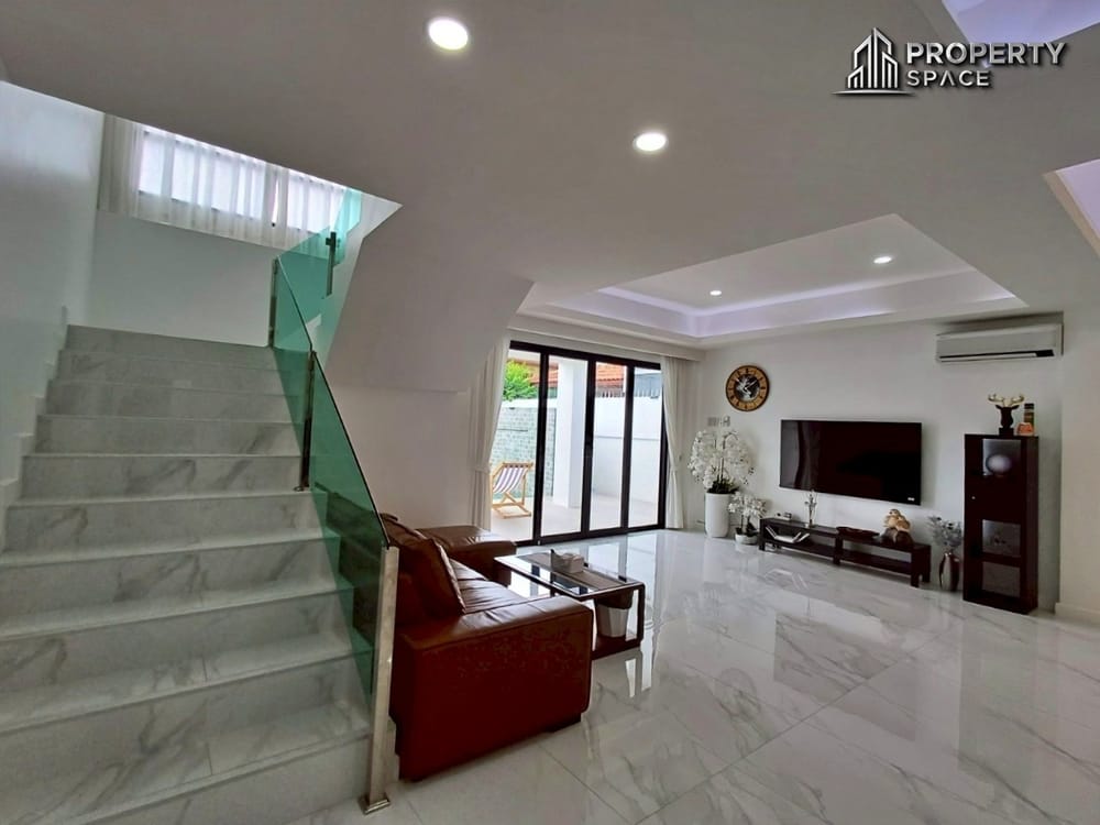 Modern Luxury 5-Bedroom Pool Villa Near Jomtien Beach Pattaya For Sale & Rent Image 8