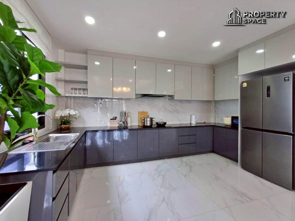Modern Luxury 5-Bedroom Pool Villa Near Jomtien Beach Pattaya For Sale & Rent Image 9