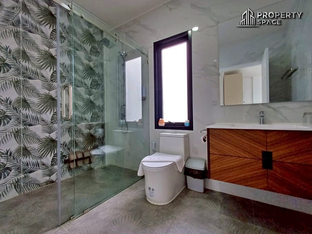 Modern Luxury 5-Bedroom Pool Villa Near Jomtien Beach Pattaya For Sale & Rent Image 13