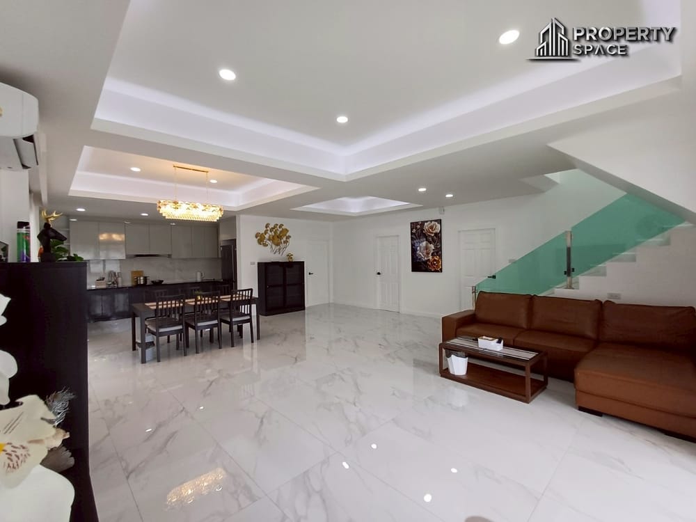 Modern Luxury 5-Bedroom Pool Villa Near Jomtien Beach Pattaya For Sale & Rent Image 7