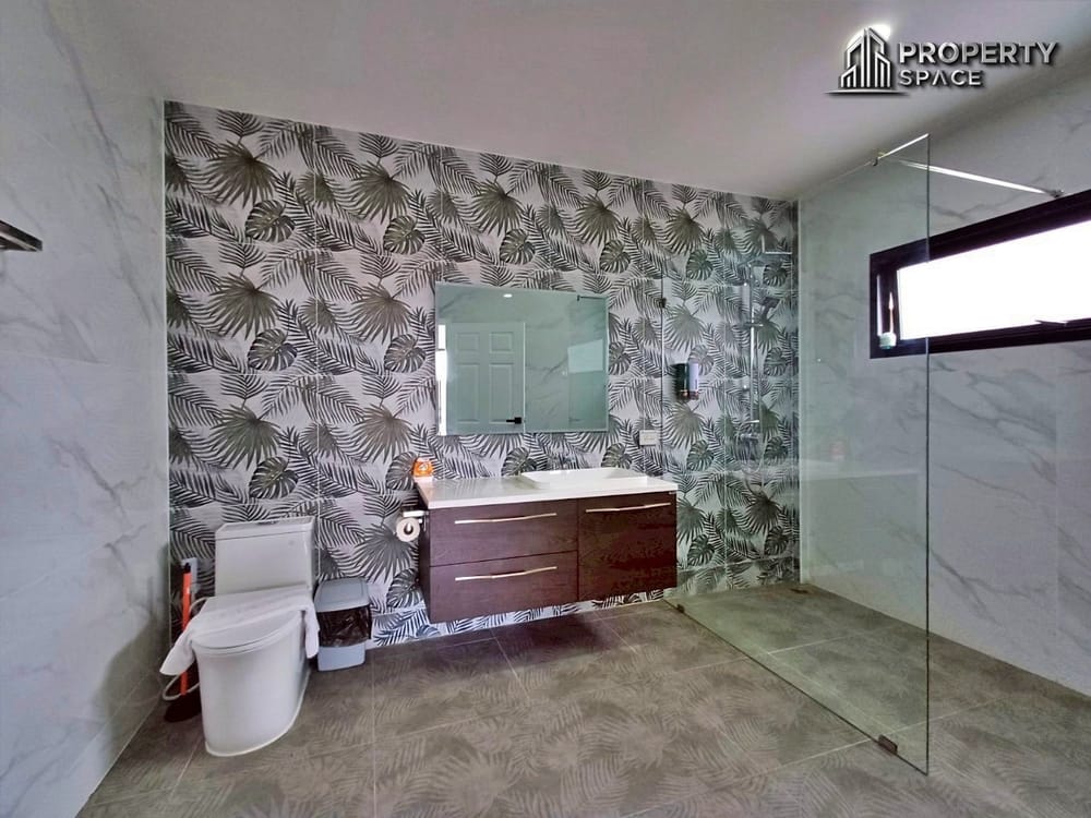 Modern Luxury 5-Bedroom Pool Villa Near Jomtien Beach Pattaya For Sale & Rent Image 20