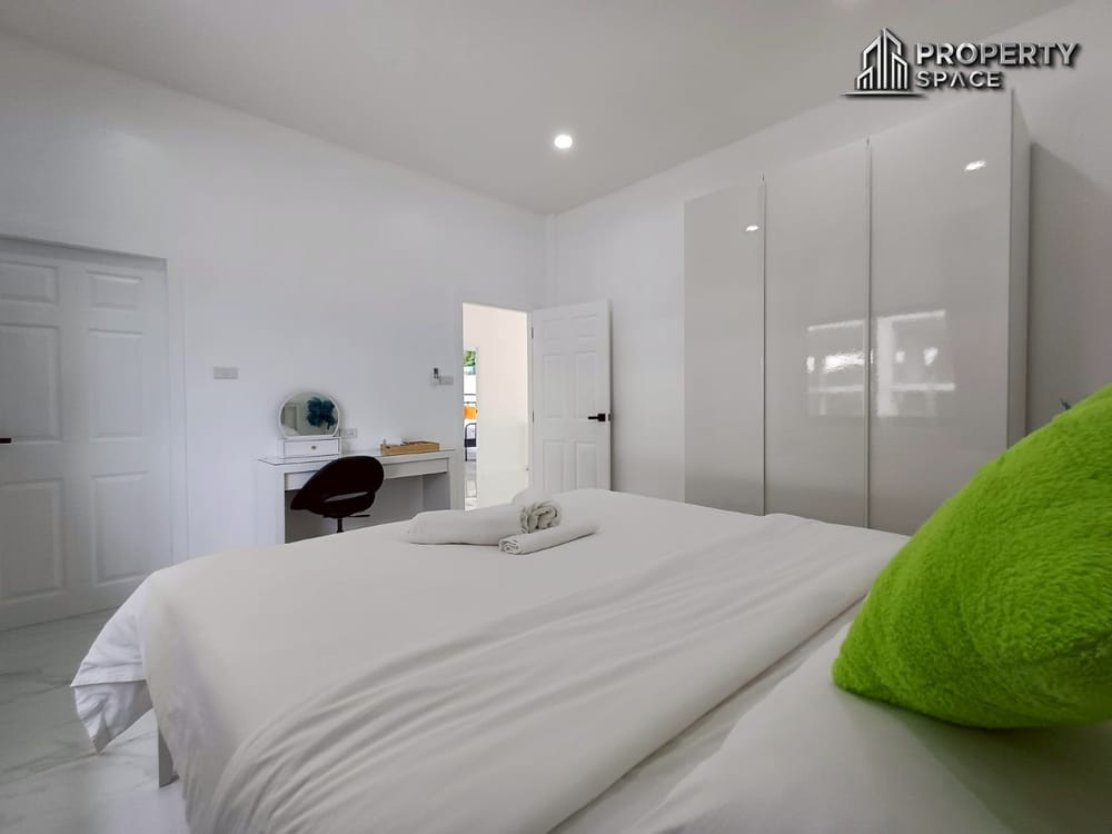 Modern Luxury 5-Bedroom Pool Villa Near Jomtien Beach Pattaya For Sale & Rent Image 22