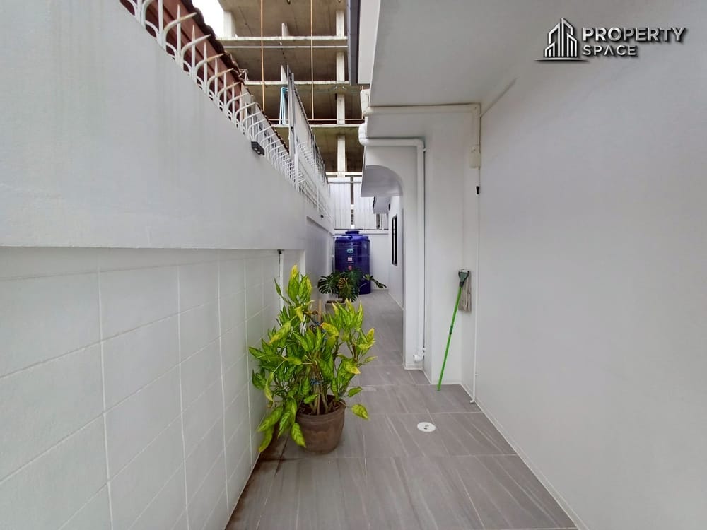 Modern Luxury 5-Bedroom Pool Villa Near Jomtien Beach Pattaya For Sale & Rent Image 33