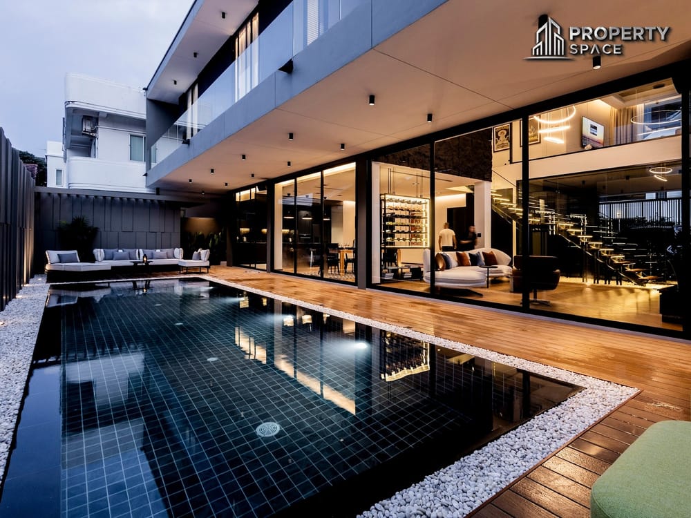 Brand-New Luxury Modern Pool Villa 5 bedroom Near Jomtien Beach For Rent Image 1