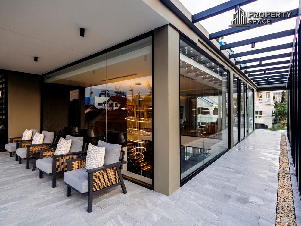 Brand-New Luxury Modern Pool Villa 5 bedroom Near Jomtien Beach For Rent Image 12
