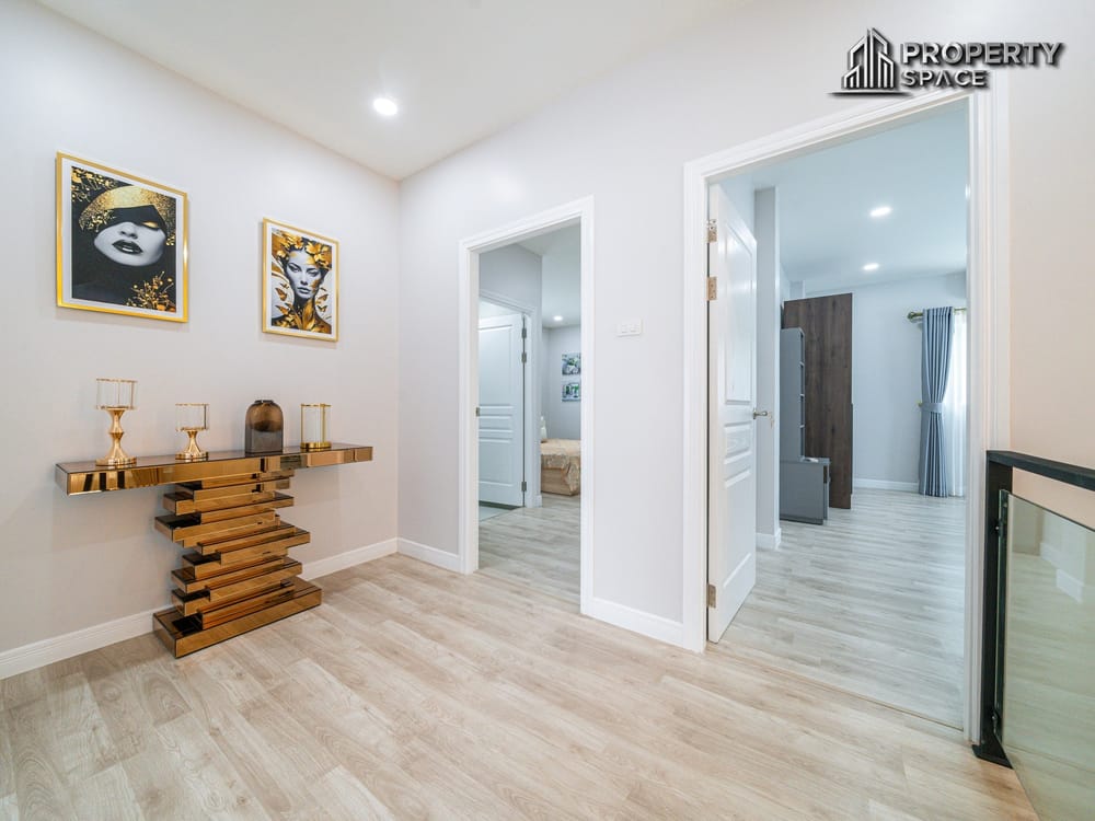 Modern 5 Bedroom Pool Villa For Sale In North Pattaya Close To Pattaya Beach Image 15