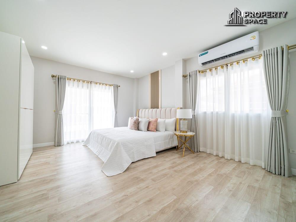 Modern 5 Bedroom Pool Villa For Sale In North Pattaya Close To Pattaya Beach Image 27