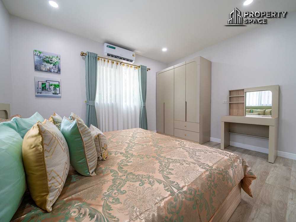 Modern 5 Bedroom Pool Villa For Sale In North Pattaya Close To Pattaya Beach Image 20