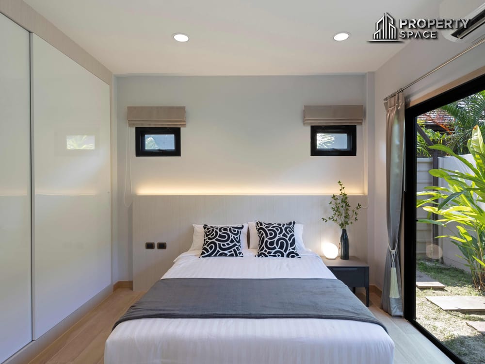 Luxurious 3 Bedroom Modern Pool Villa In Huay Yai Pattaya For Rent Image 16