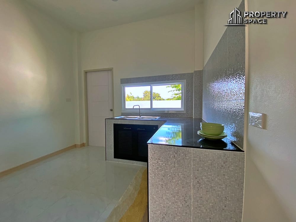 Brand New Cozy 3 Bedroom Single-Story House for Sale In East Pattaya Image 9