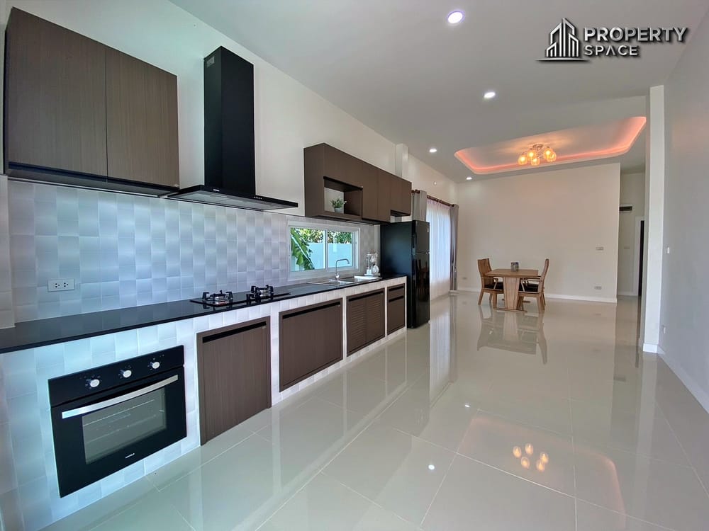 3 Bedroom Modern Single-Story Pool Villa in East Pattaya For Sale  Image 12