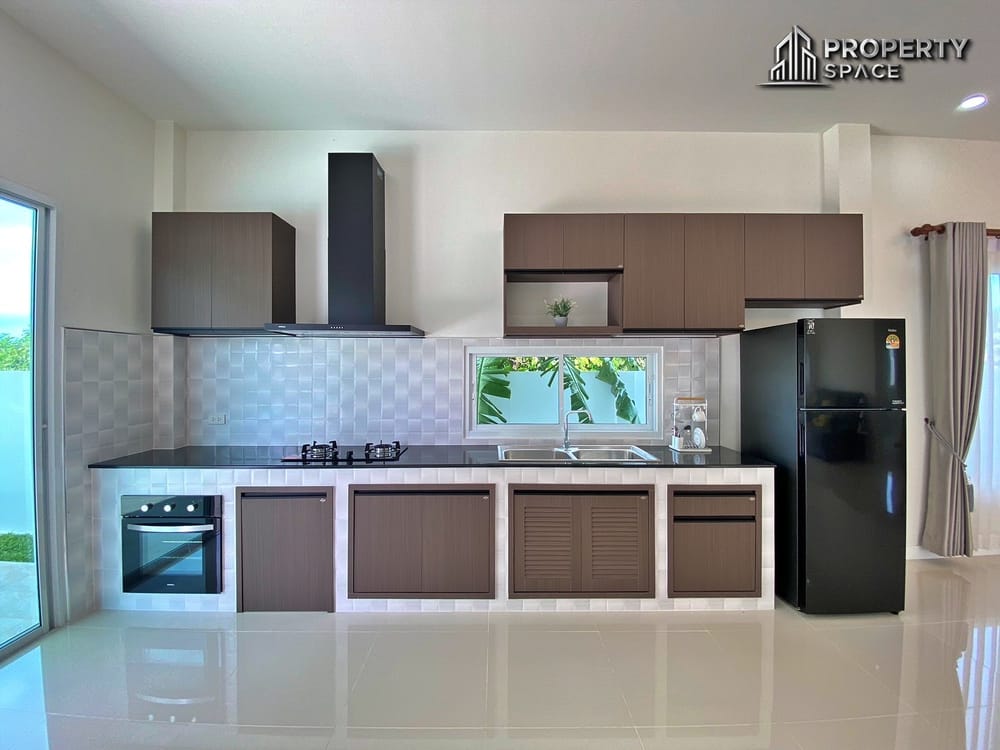 3 Bedroom Modern Single-Story Pool Villa in East Pattaya For Sale  Image 11