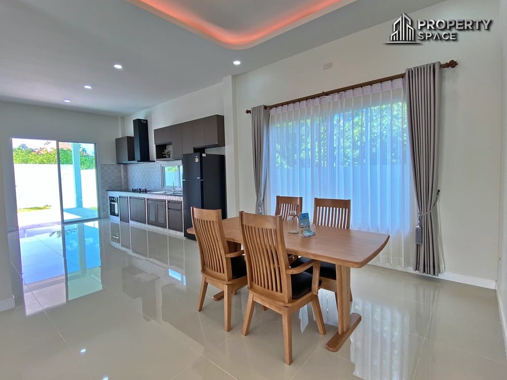 3 Bedroom Modern Single-Story Pool Villa in East Pattaya For Sale  Image 9