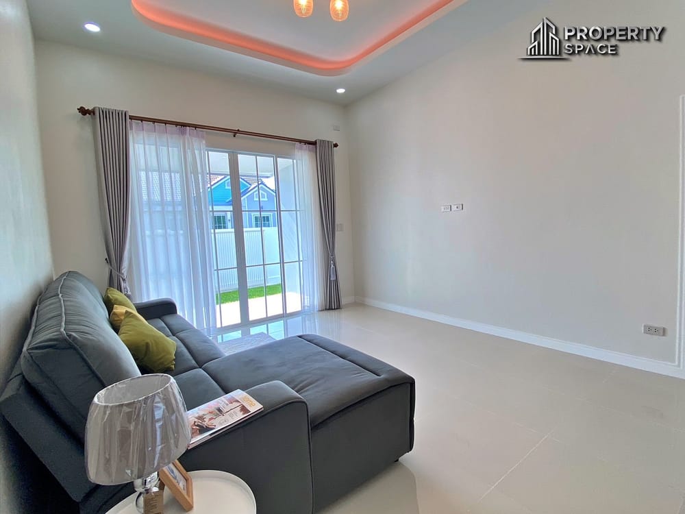 3 Bedroom Modern Single-Story Pool Villa in East Pattaya For Sale  Image 7