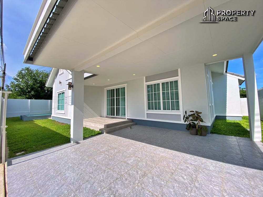 3 Bedroom Modern Single-Story Pool Villa in East Pattaya For Sale  Image 4