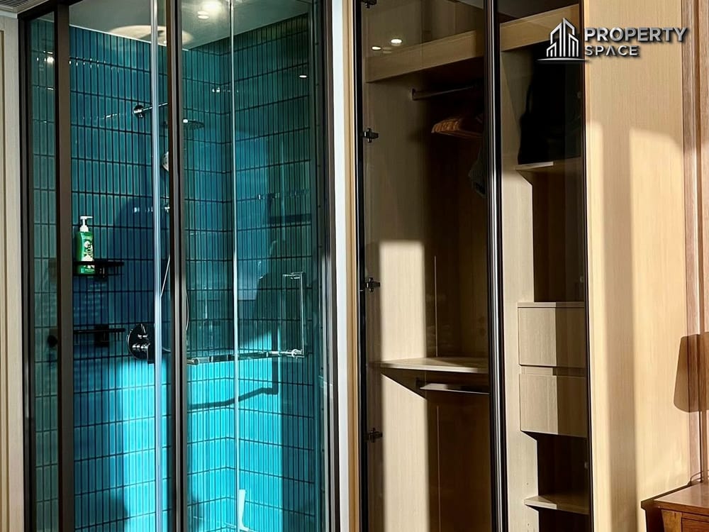 Luxurious Beachfront Sea View 1-Bedroom In Arom Wongamat Condo For Rent Image 7