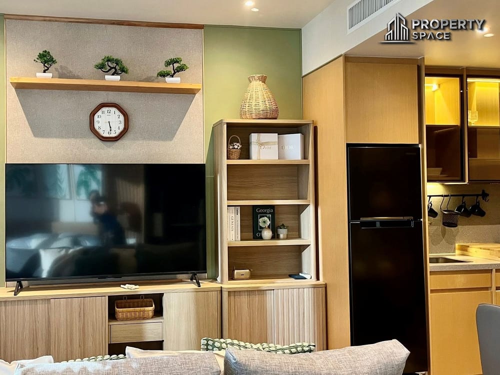 Luxurious Beachfront Sea View 1-Bedroom In Arom Wongamat Condo For Rent Image 5