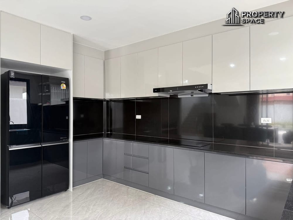 5 Bedroom Modern Luxury Pool Villa Close To Jomtien Beach For Rent Image 8