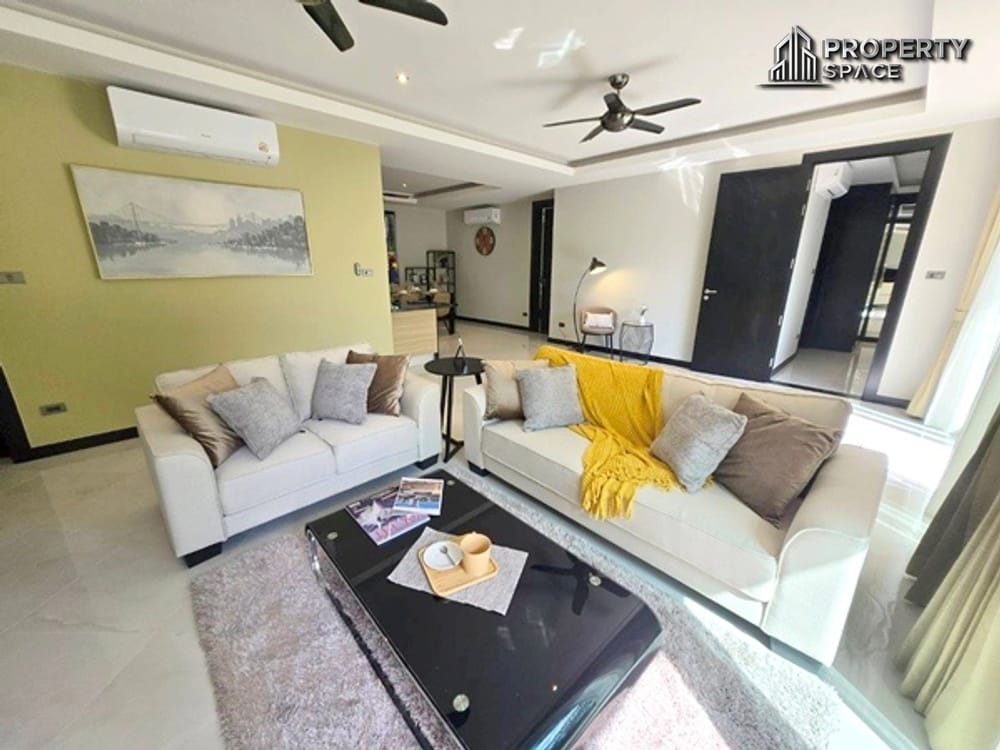 Fully Furnished Modern 4-Bedroom En-suite Pool Villa in East Pattaya for Sale And Rent  Image 6